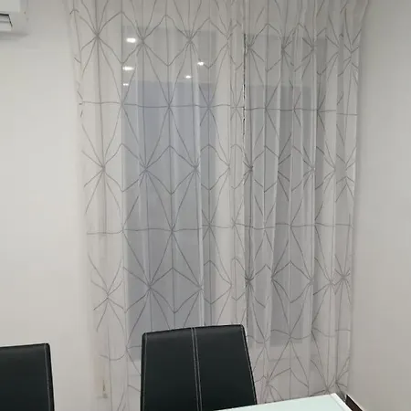 Apartman Faith דירה