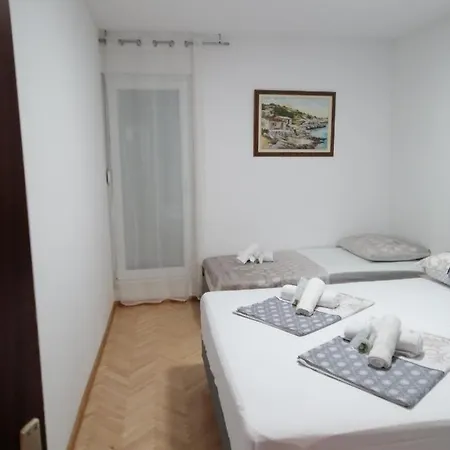 Apartman Faith דירה *