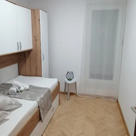 Apartman Faith דירה